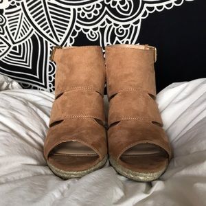 ‼️ apt.9 women’s suede wedges. size 9 ‼️